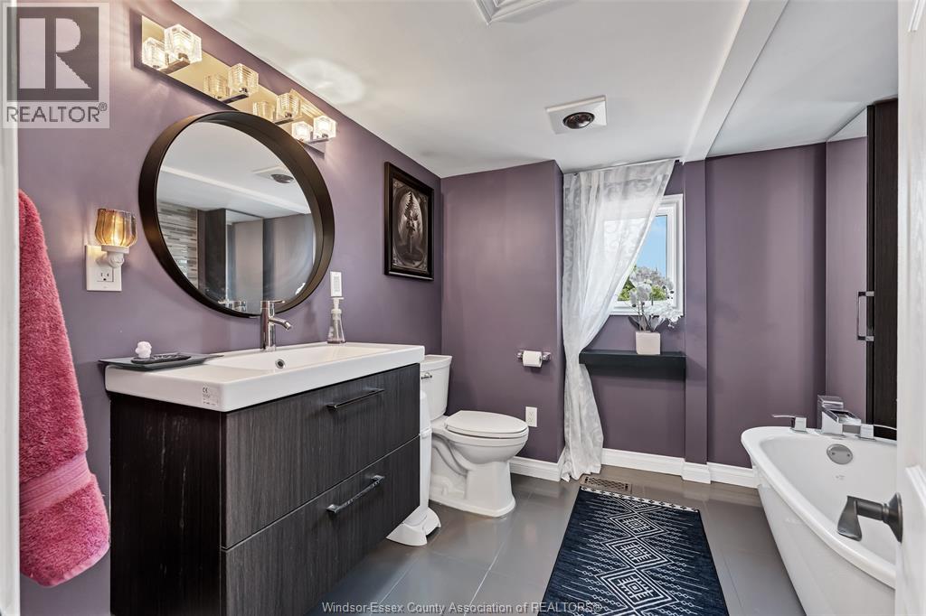 858 Lesperance Property Photo 33