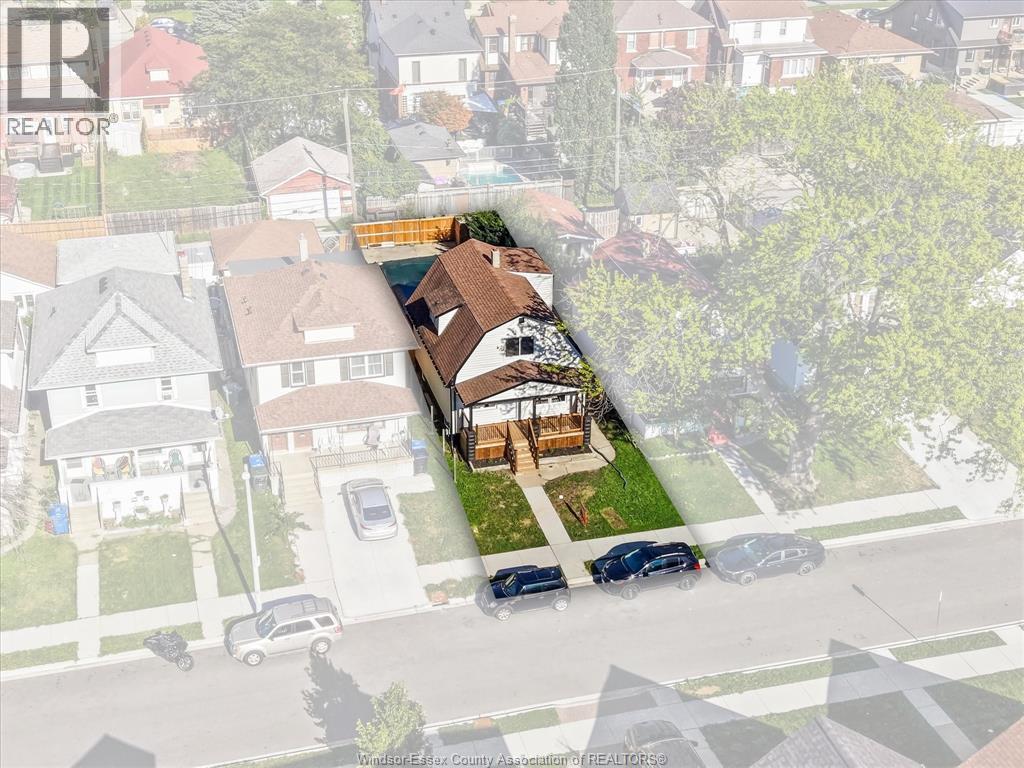 930 Elsmere Property Photo 4