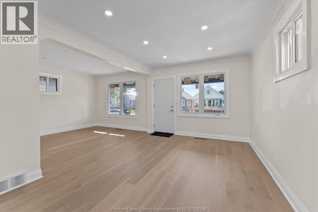 930 Elsmere Property Photo 6