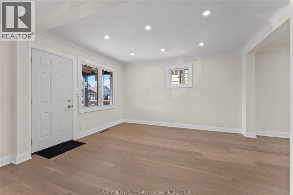 930 Elsmere Property Photo 7