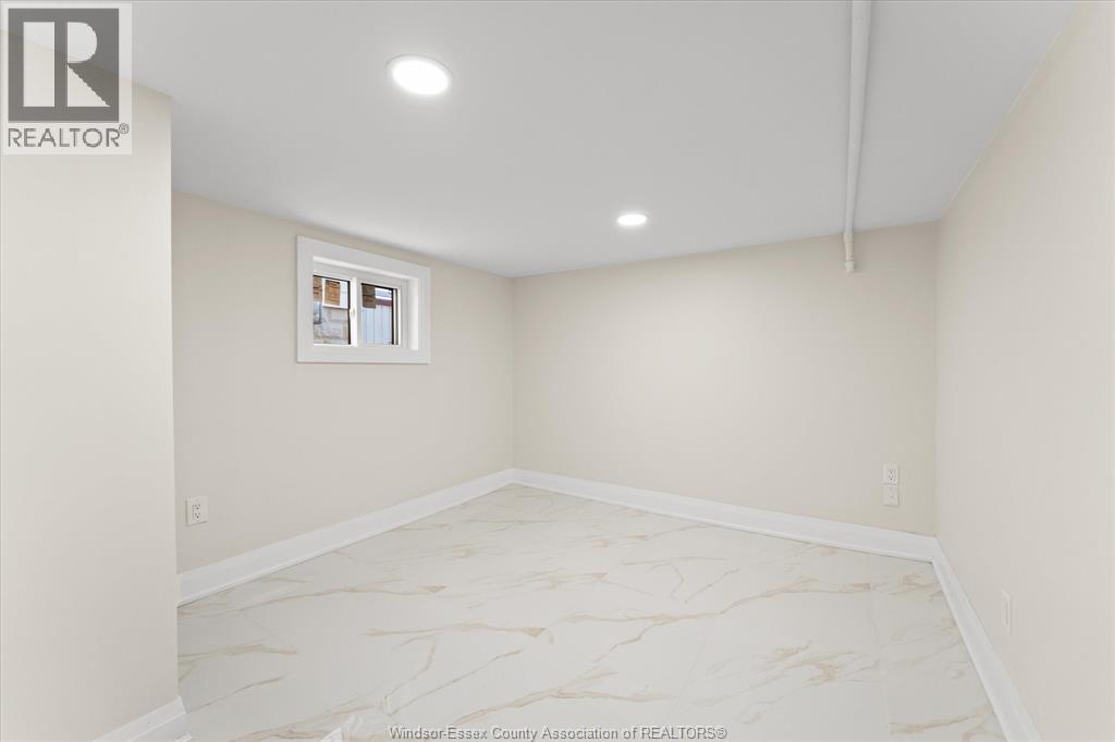 930 Elsmere Property Photo 22