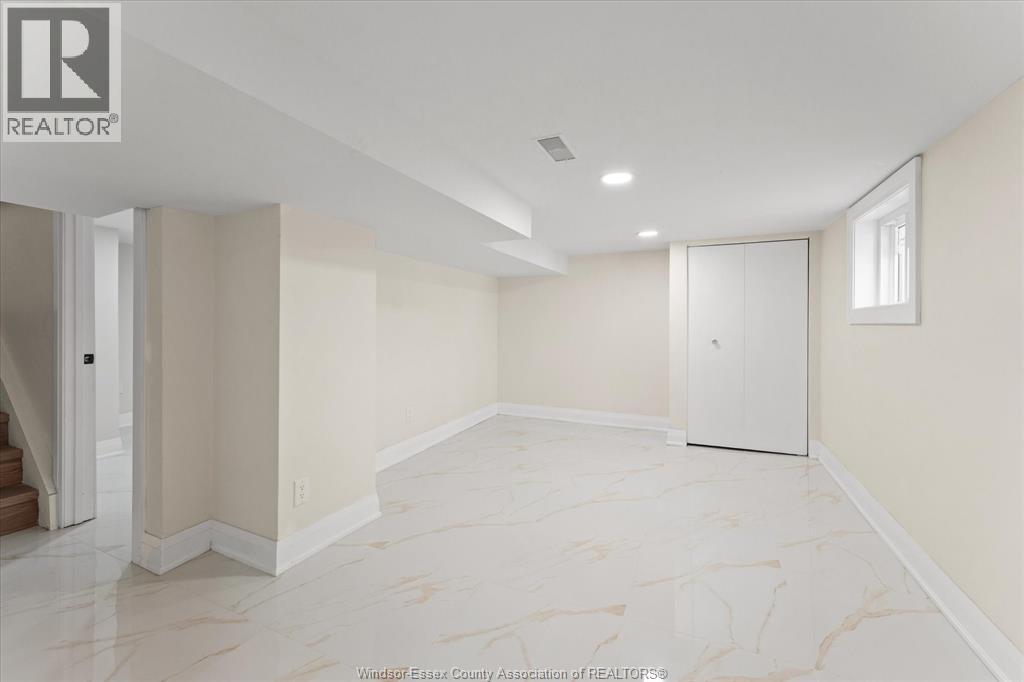 930 Elsmere Property Photo 23