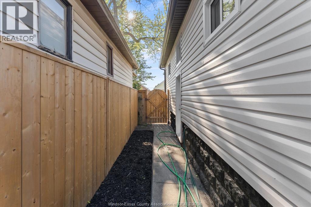 930 Elsmere Property Photo 31