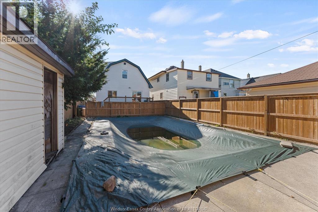 930 Elsmere Property Photo 32