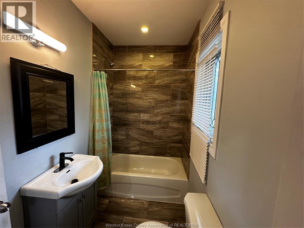 3114 Peter Street Property Photo 4