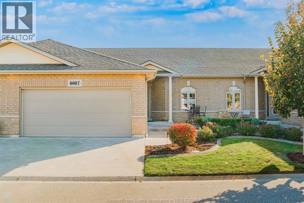 6087 Laurentide Property Photo 1