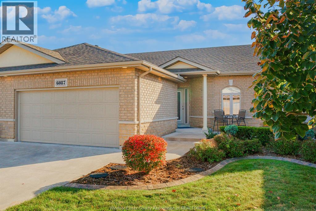 6087 Laurentide Property Photo 2