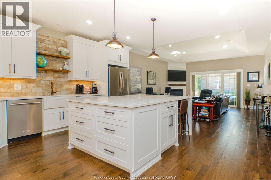 6087 Laurentide Property Photo 3