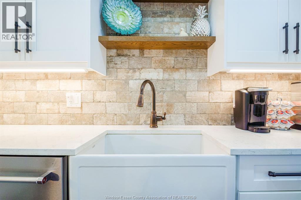 6087 Laurentide Property Photo 5