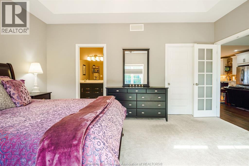 6087 Laurentide Property Photo 11