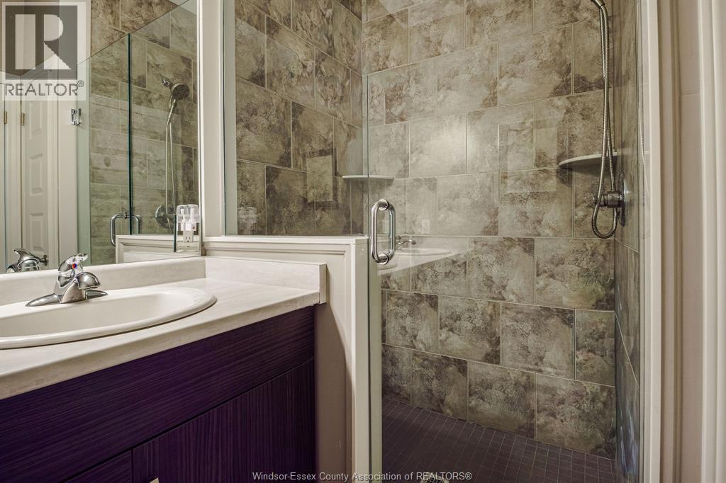 6087 Laurentide Property Photo 14