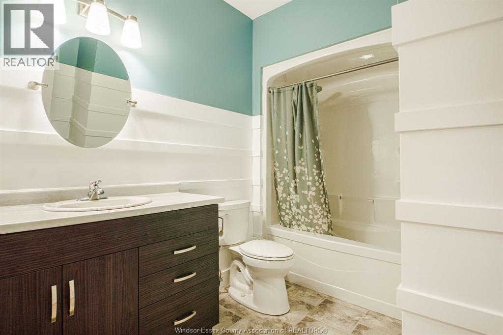 6087 Laurentide Property Photo 16
