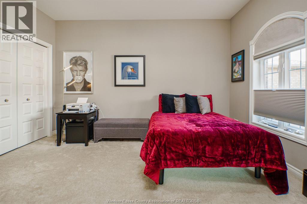 6087 Laurentide Property Photo 19