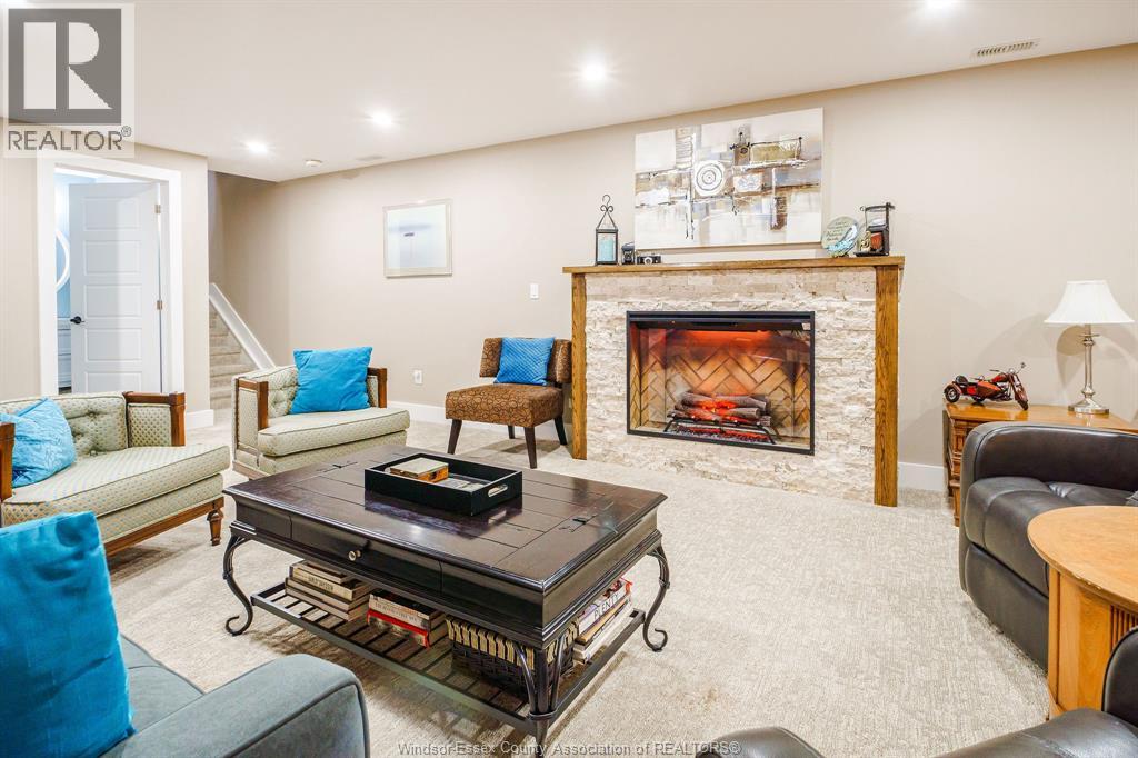 6087 Laurentide Property Photo 22