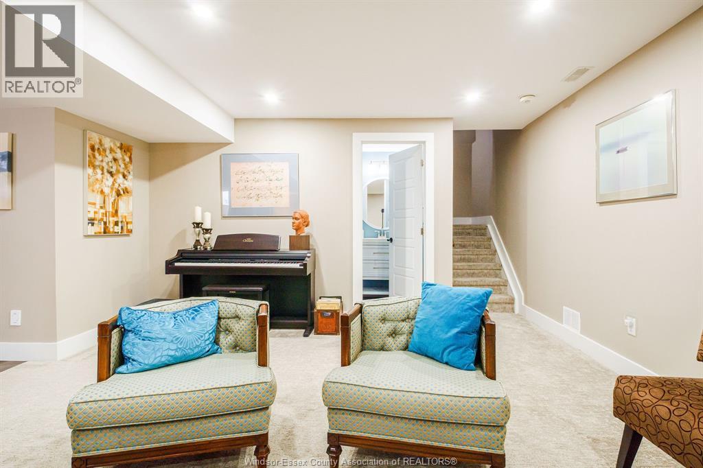 6087 Laurentide Property Photo 23