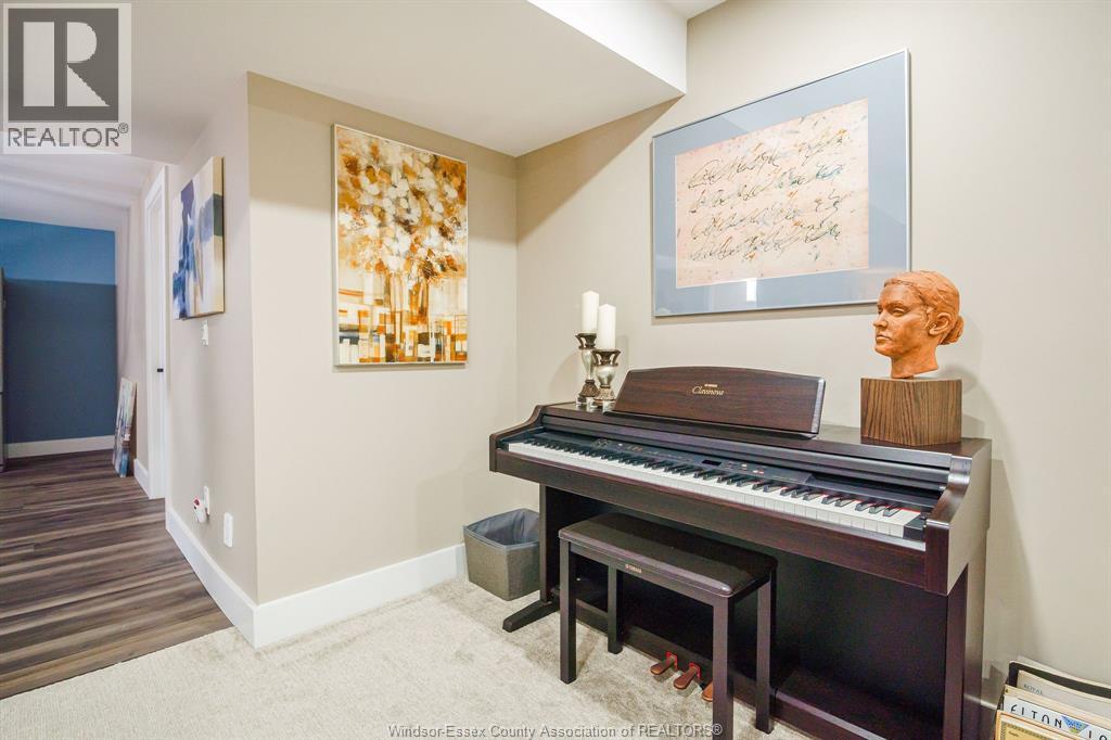 6087 Laurentide Property Photo 24