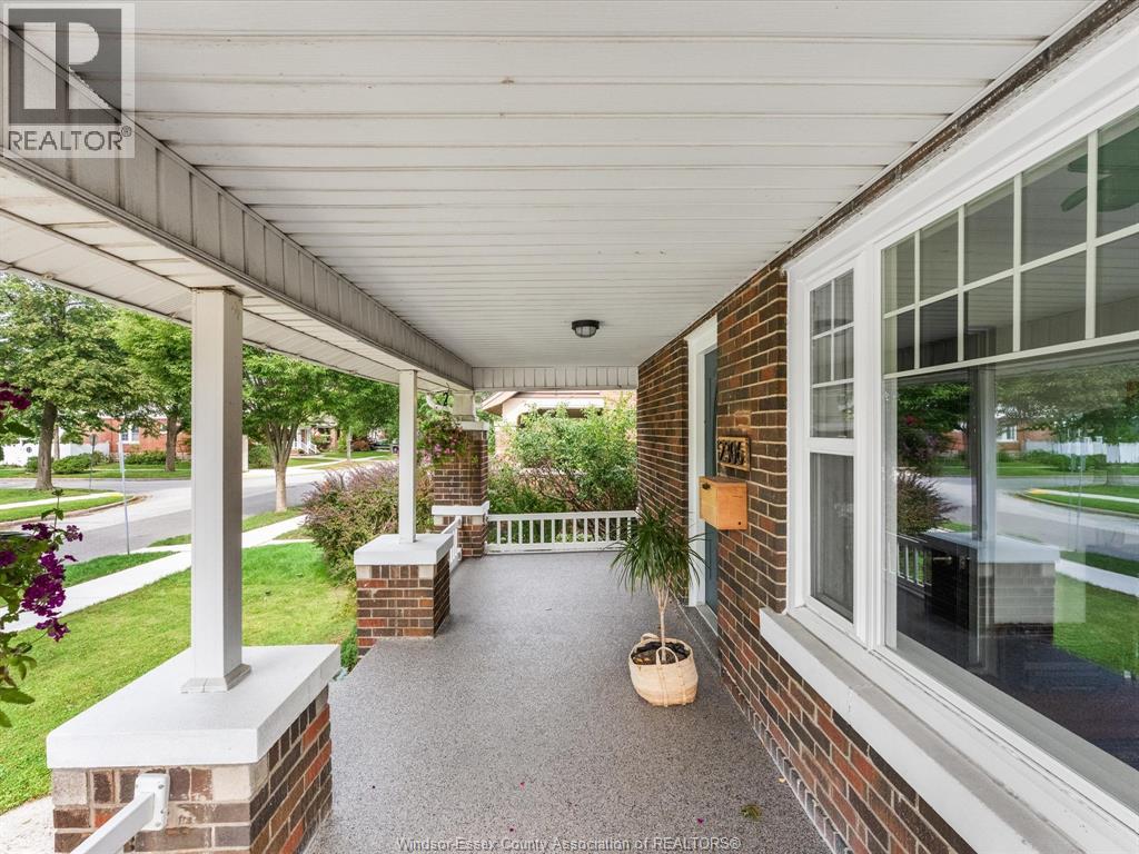 2306 Chilver Road Property Photo 3