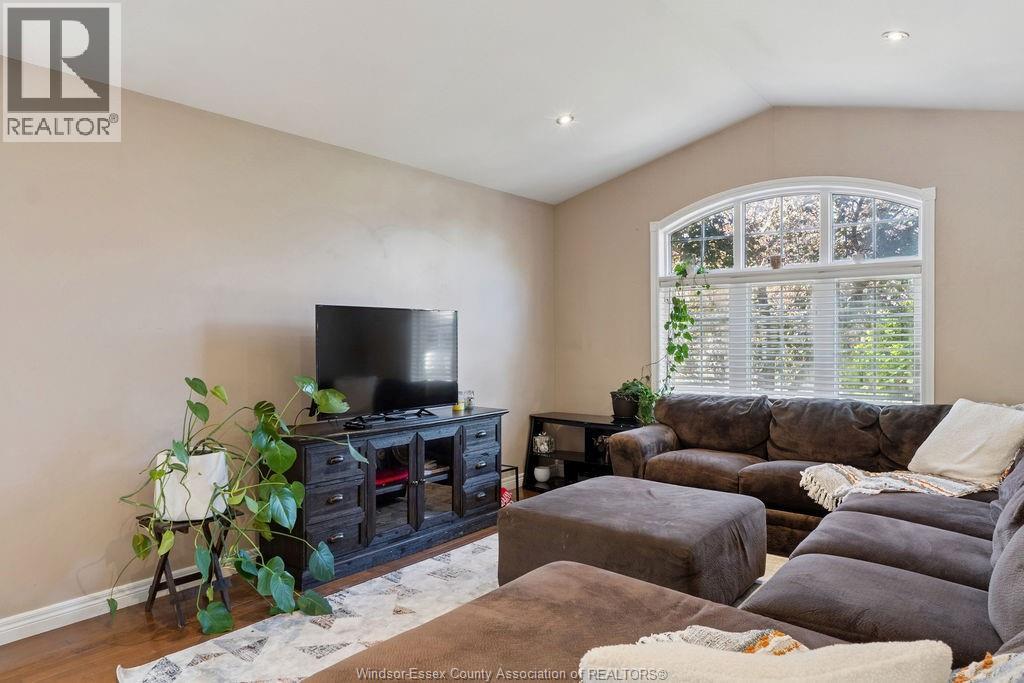 1162 Banwell Road Property Photo 4