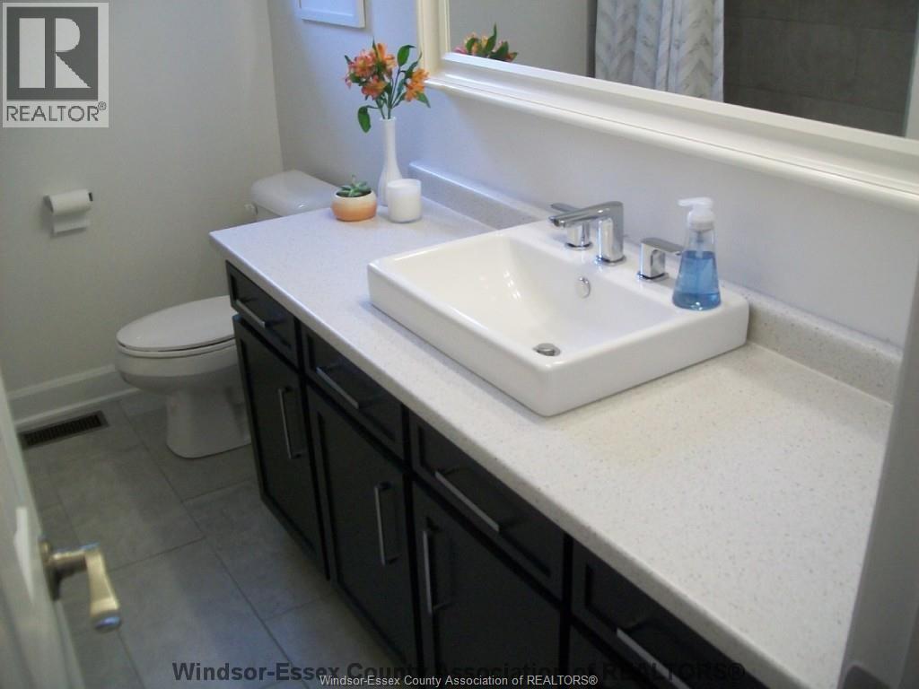 1635 Elsmere Property Photo 9