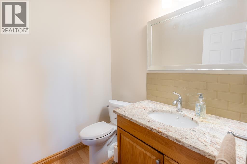 900 St Clair Parkway Property Photo 17