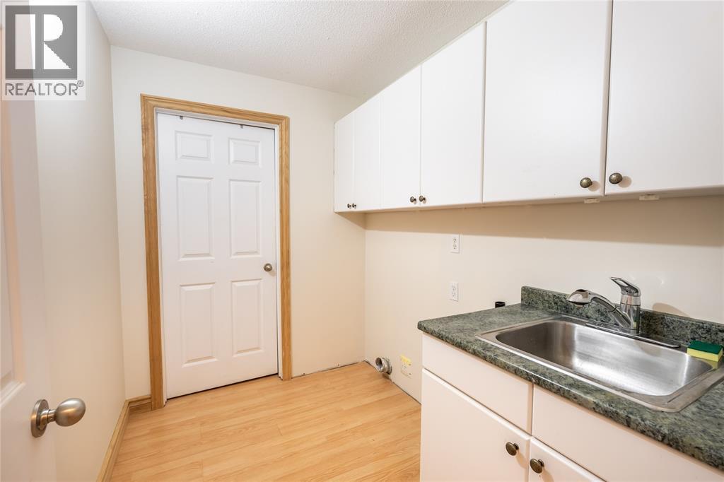 900 St Clair Parkway Property Photo 18