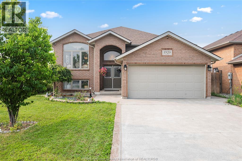 1920 MANITOBA STREET Property Photo 1