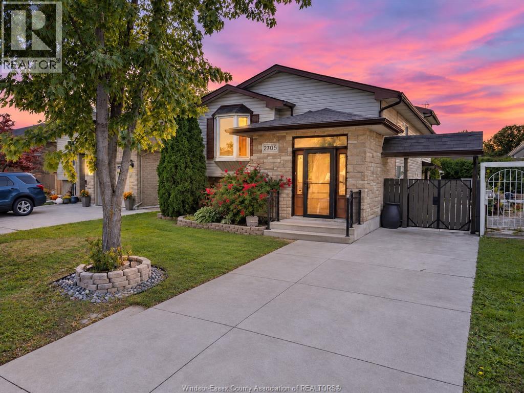 2705 Robert Property Photo 1