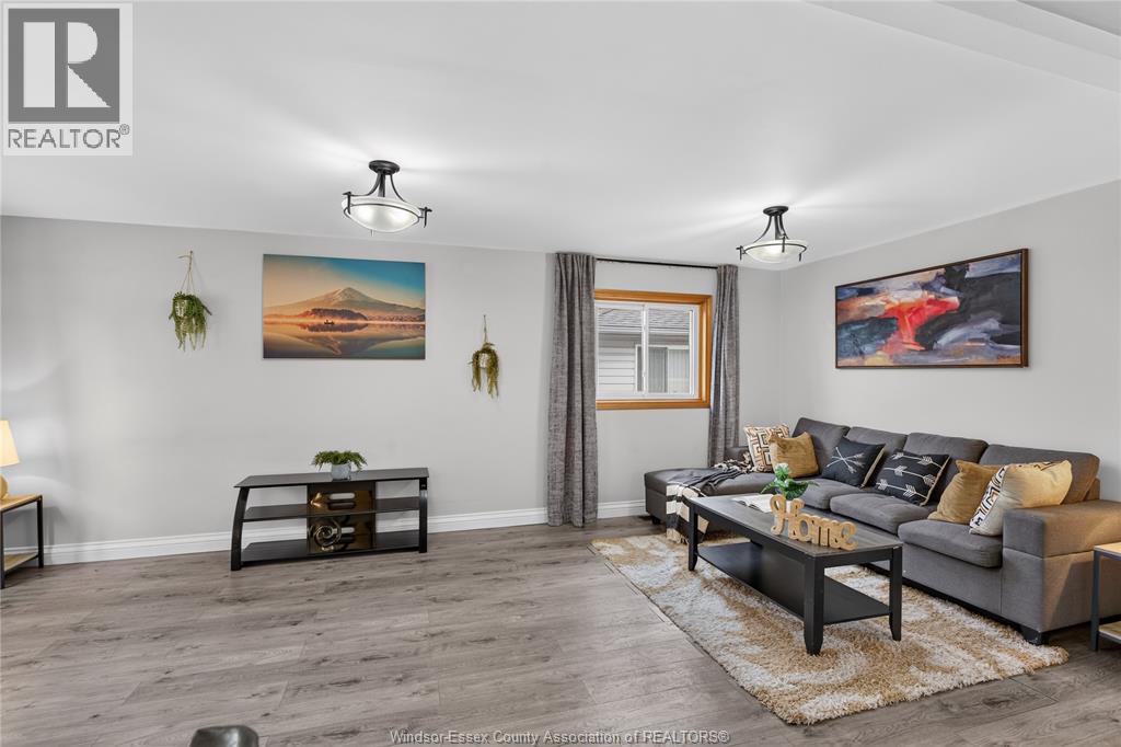 2705 Robert Property Photo 5