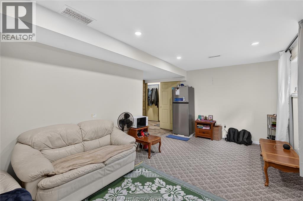 2705 Robert Property Photo 15