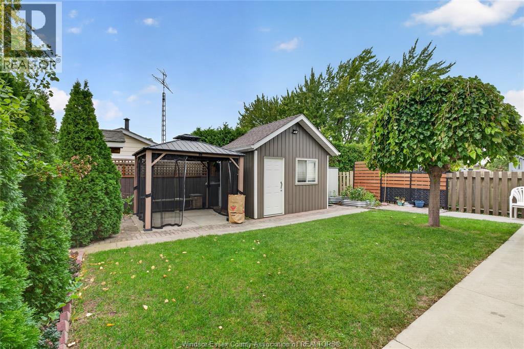 2705 Robert Property Photo 18