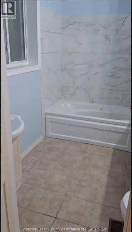 3272 Peter Street Property Photo 11
