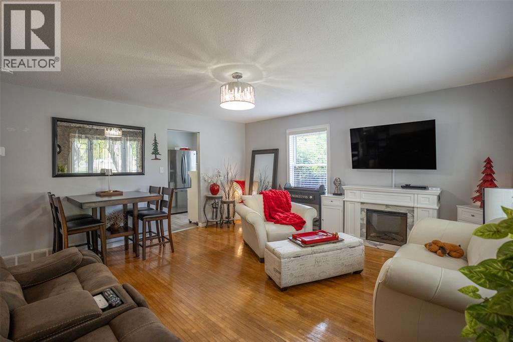 549 Cromwell Street Property Photo 3