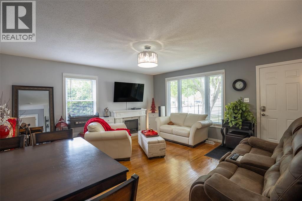 549 Cromwell Street Property Photo 4