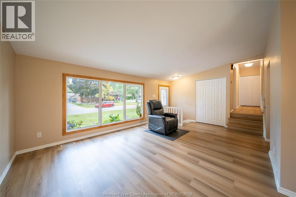 4369 Ashfield Crescent Property Photo 7