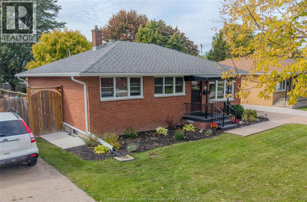 1049 Buckingham Road Property Photo 2