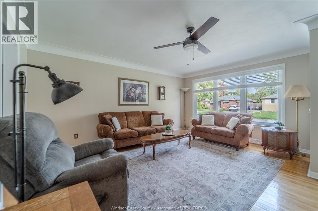 1049 Buckingham Road Property Photo 3