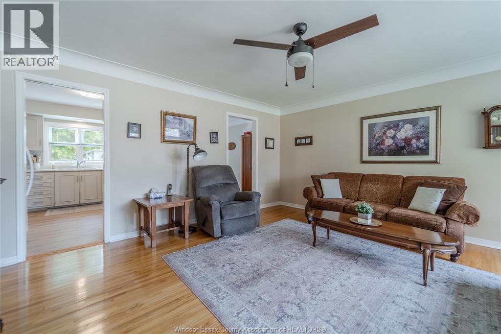 1049 Buckingham Road Property Photo 4