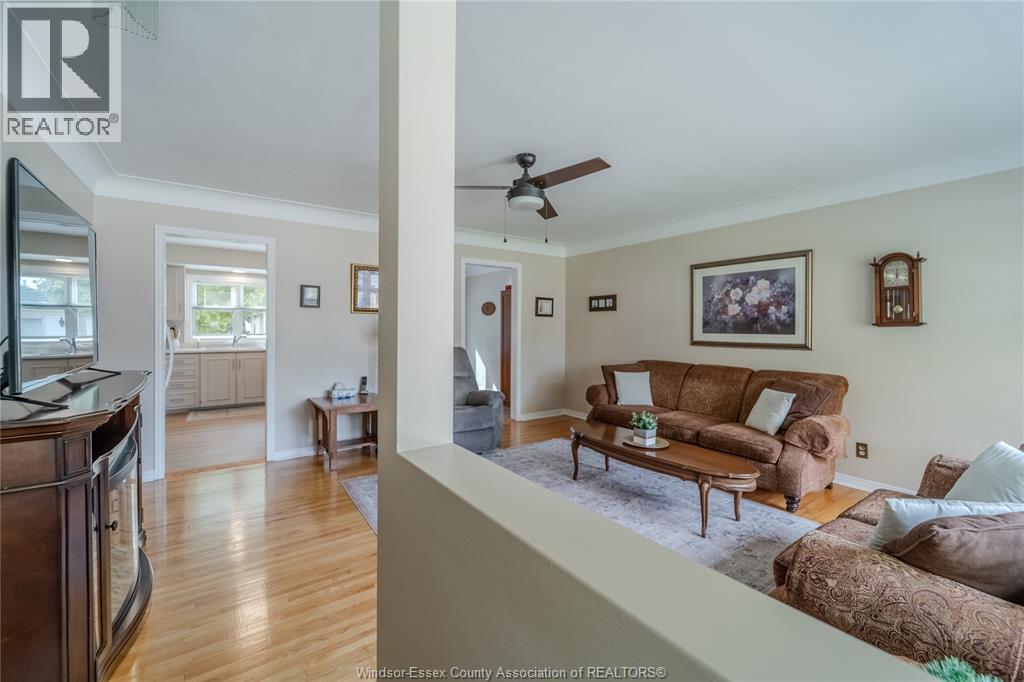 1049 Buckingham Road Property Photo 6