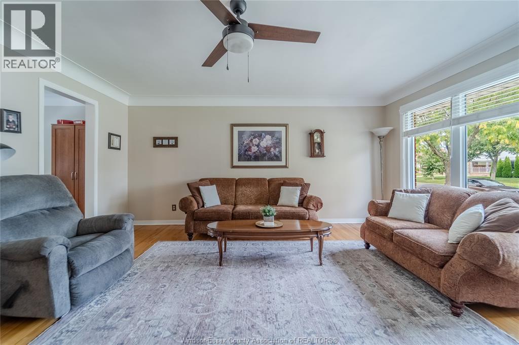 1049 Buckingham Road Property Photo 7