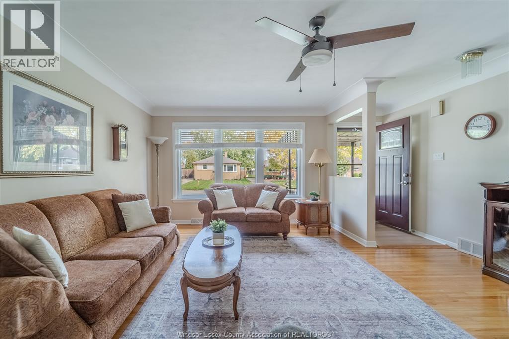 1049 Buckingham Road Property Photo 8