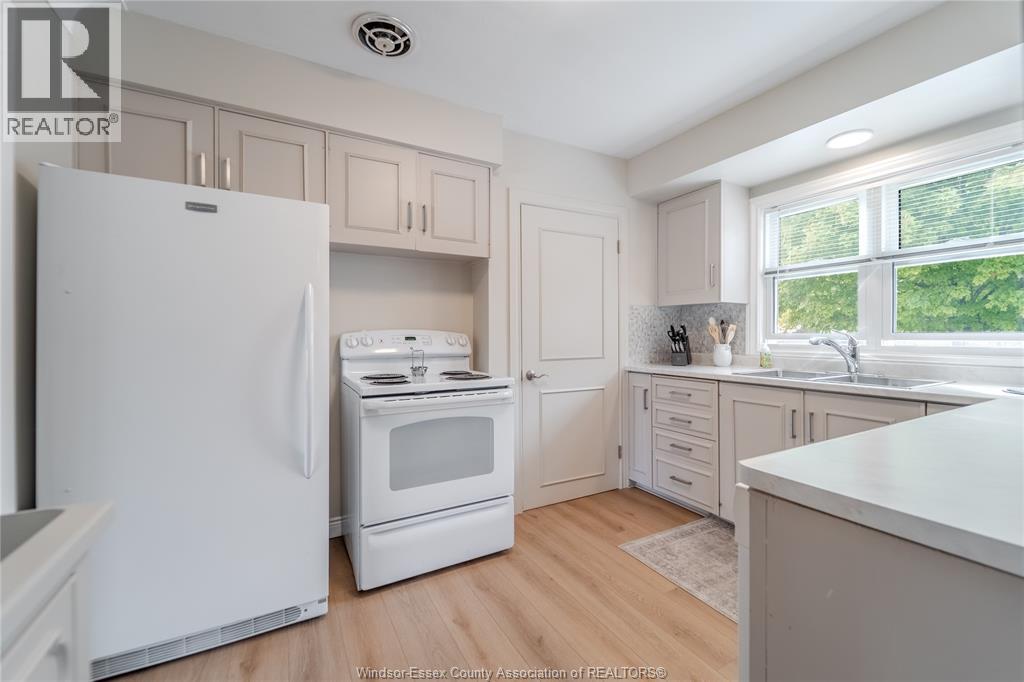 1049 Buckingham Road Property Photo 11