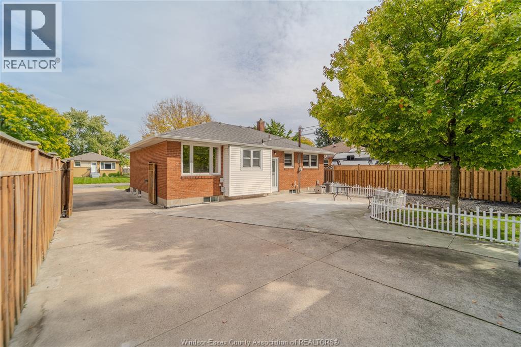 1049 Buckingham Road Property Photo 32