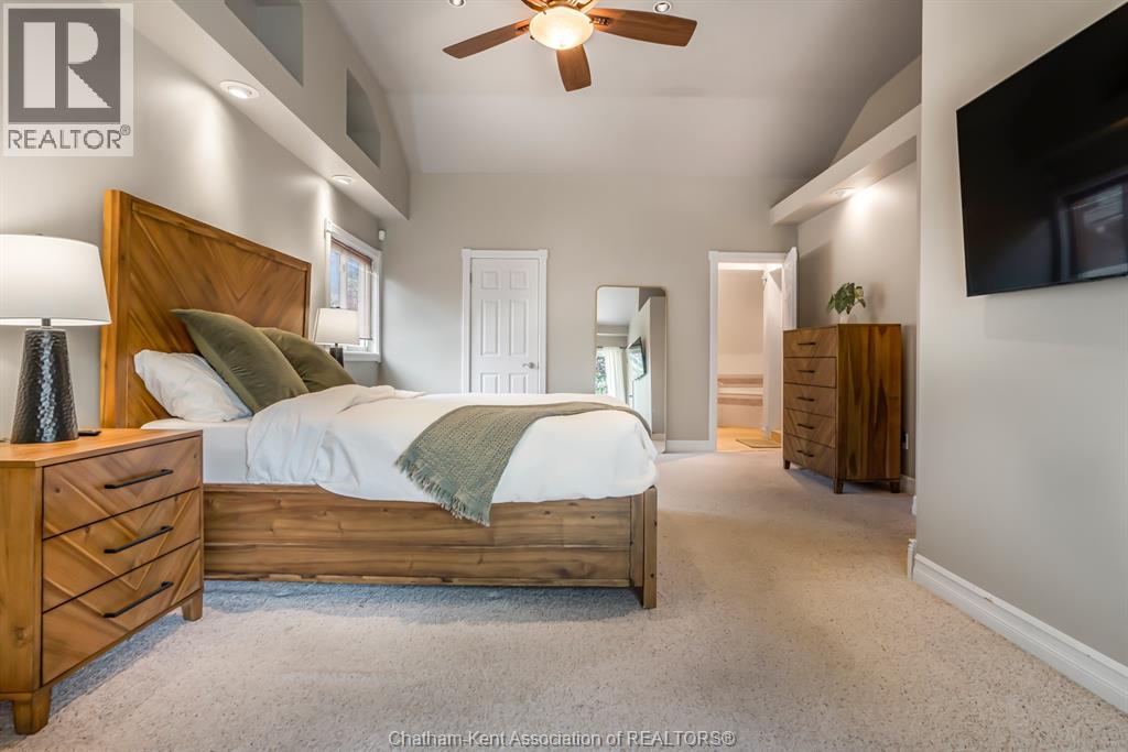 74 University Drive Property Photo 20