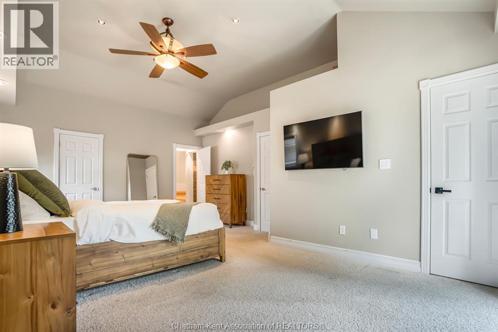 74 University Drive Property Photo 22