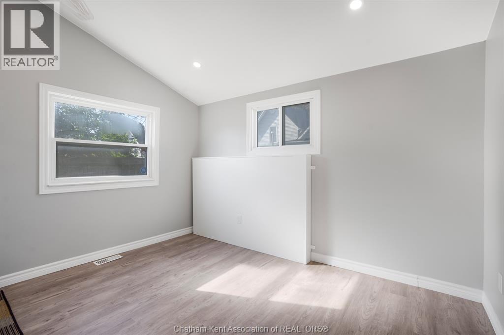 32 Foster Street Property Photo 17