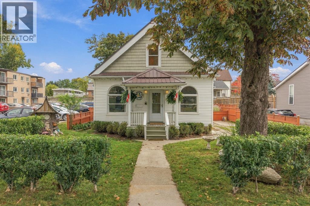 276 CHRISTINA STREET South