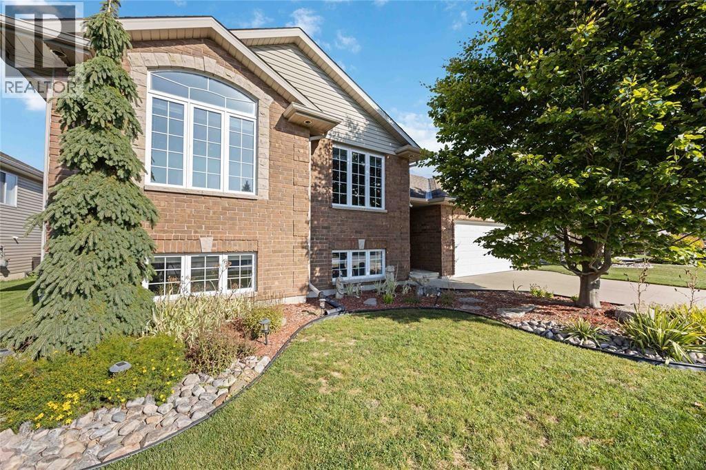 682 Bentinck Drive Property Photo 1