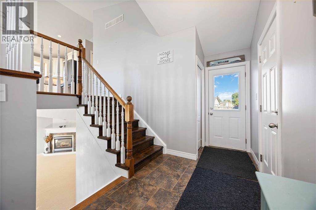682 Bentinck Drive Property Photo 3