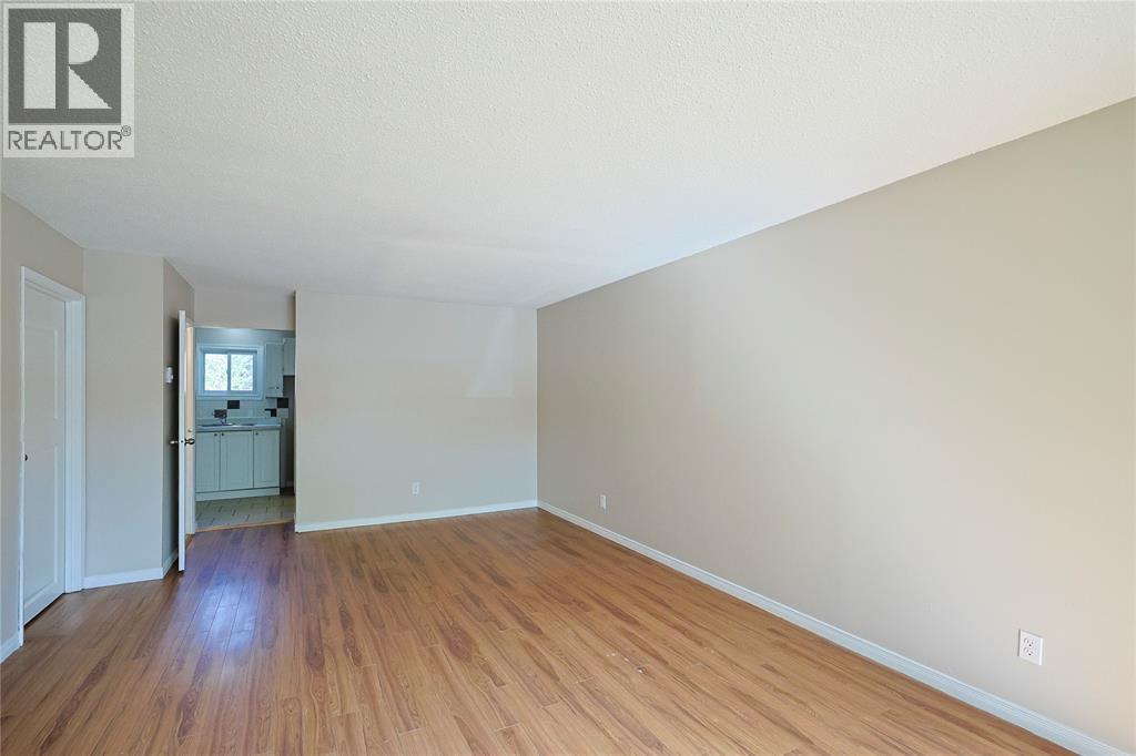 253 Hampton Avenue Property Photo 6