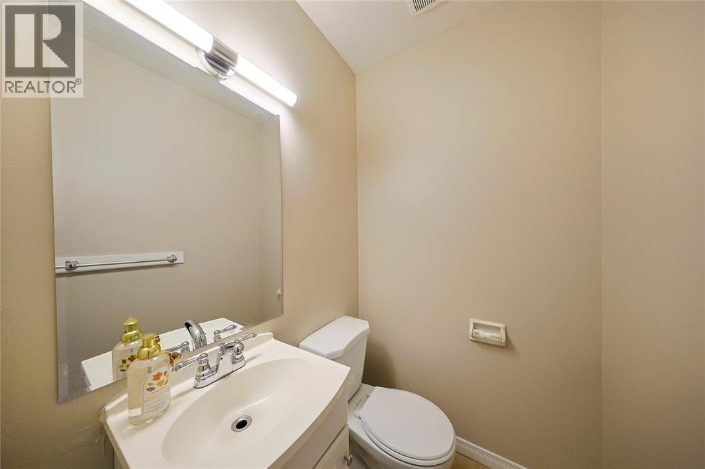 253 Hampton Avenue Property Photo 10